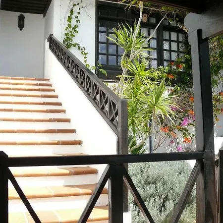 Edenita B Nyaraló